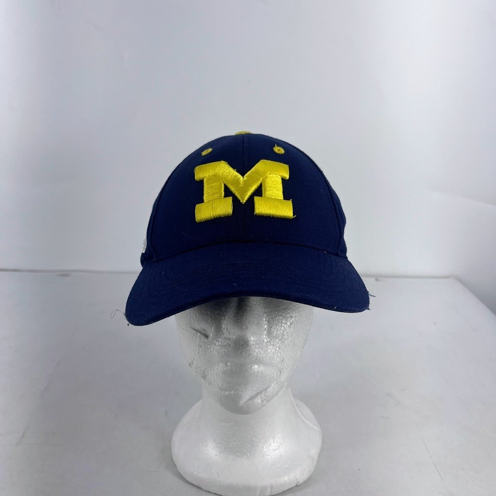 Michigan Wolverines Top of the World Navy Blue Wool Blend Fitted Hat Cap M Logo